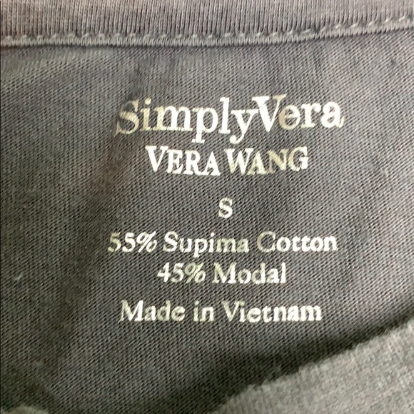 Simply Vera Wang “girl walking a dog” Shirt Sz. S - Picture 6 of 6